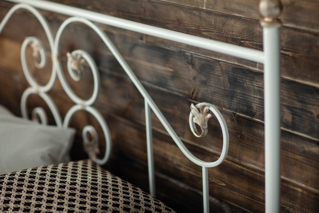 Кованые кровати, Кованая кровать Камелия 1.6 с одной спинкой