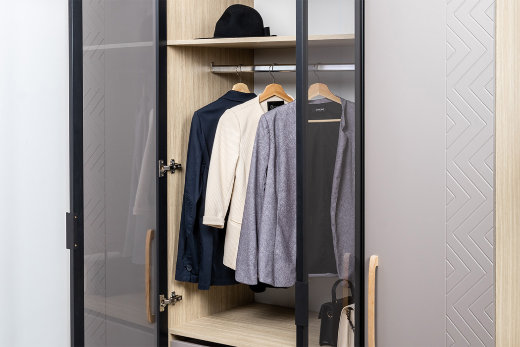 Шкафы распашные, Шкаф-витрина 16.395